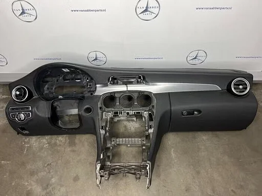 Dashboard van een Mercedes C-Klasse