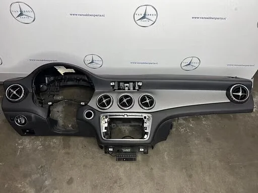 Dashboard van een Mercedes CLA