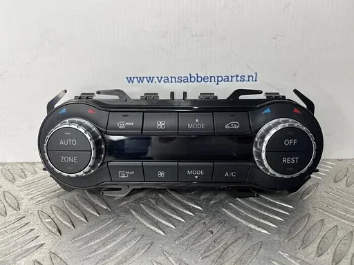 Kachel Bedieningspaneel van een Mercedes CLA