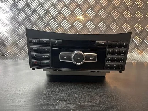 Radio van een Mercedes E-Klasse