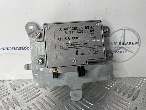 Antenne Versterker van een Mercedes E-Klasse