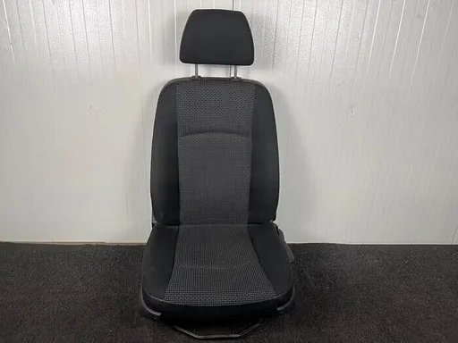 Stoel links van een Mercedes Vito