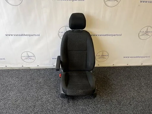 Stoel links van een Mercedes Vito
