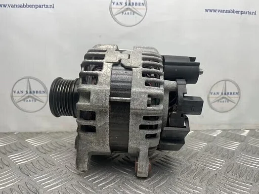 Dynamo van een Mercedes C-Klasse