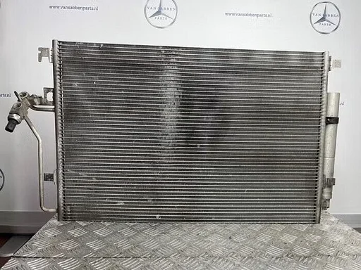 Airco Condensor van een Mercedes Sprinter