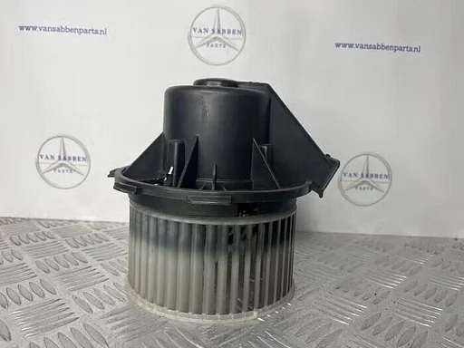 Kachel Ventilatiemotor van een Mercedes Sprinter