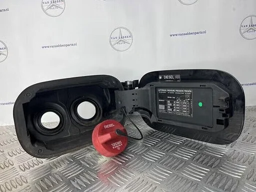 Tank Klep van een Mercedes ML-Klasse (ZWART)