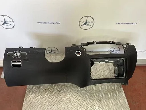 Dashboard deel van een Mercedes S-Klasse