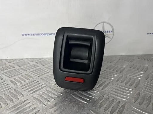 Achterbank slot van een Mercedes B-Klasse