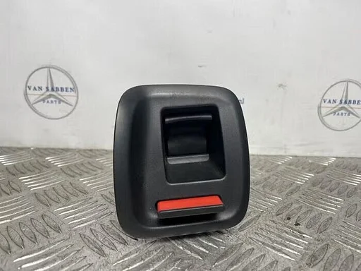 Achterbank slot van een Mercedes CLA
