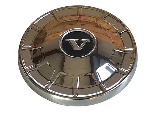 Volvo Wieldop 140  RVS  met zwart rondje om de V (eerste type) NOS Volvo onderdeel nr 677282