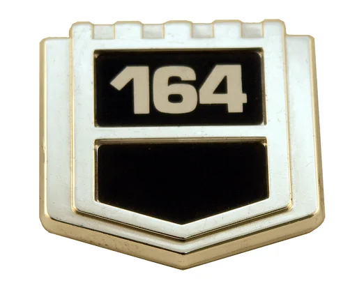 Volvo Embleem inch164inch voorscherm carburateur versie 1973+ Volvo onderdeel nr 1211747