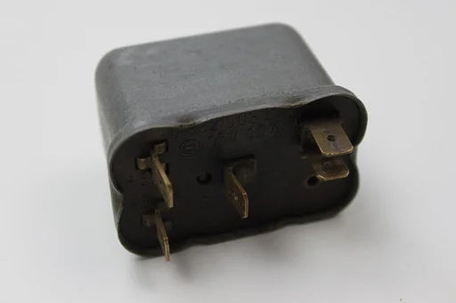 Relais Volvo P1800, 0332 003 025, gebruikt