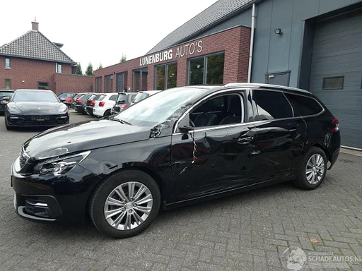 Peugeot 308 SW 1.2 96KW Blue Lease Premium PANORAMA aria condizionata NAVI