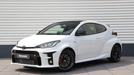 Toyota Yaris 1.6 GR Performance | Circuit Suspension | Achteruitrijcamera | Stuurwielverwarming | 18 Inch Forged BBS velgen