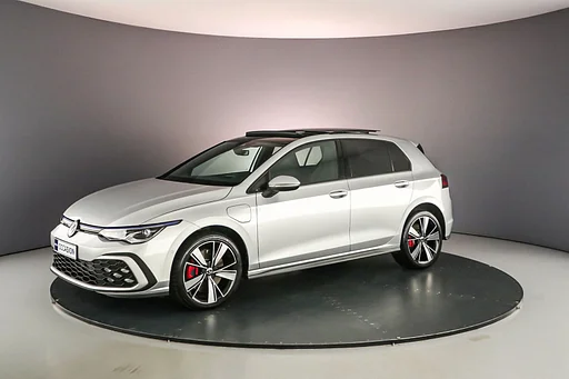Volkswagen Golf GTE 1.4 TSI eHybrid 245pk DSG automatico Tetto Pano Adaptive Cruise Control, Head up display, Achteruitrijcamera, navigatie, LED matrix koplampen, Stoelverwarming, Parkeersensoren, Stuurwiel verwarmd