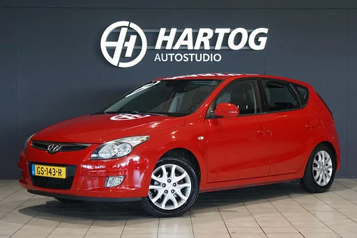 Hyundai i30 2.0i i-Catcher + automatic / LEDER / dealer maintenance / heated seats