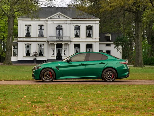 Alfa Romeo Giulia 2.9 V6 Quadrifoglio MY25 | Akrapovic | Carbon stoelen | Harman/Kardon | Facelift | Adapt. cruise