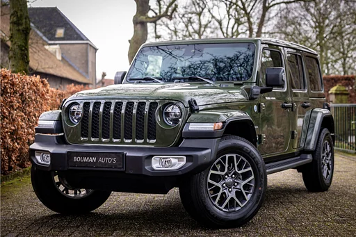 Jeep Wrangler Unlimited 4xe 380 Sahara Cognac Leder | Sky One Softtop | Sarge Green | Adaptive Cruise | vontatóautó