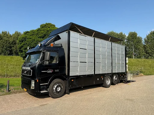 Volvo VOLVO FMFH 6x2 Livestock Cuppers 3 layers