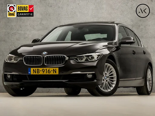BMW 330 3 Serie 330e High Executive 252Pk automática (SCHUIFDAK, GROOT NAVI, ZWART HEMEL, LEDER, STOELVERWARMING, SPORTSTOELEN, PARKEERSENSOREN, XENON, Controle de cruzeiro novo APK, NIEUWSTAAT)