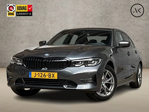 BMW 318 3 Serie 318i Sport Line 156Pk automatico (VIRTUAL COCKPIT, manutenzione rivenditore, GROOT NAVI, LEDER, ZWART HEMEL, SPORTSTOELEN, GETINT GLAS, SFEERVERLICHTING, PARKEERSENSOREN, nuovo APK, NIEUWSTAAT)