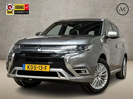Mitsubishi Outlander 2.4 PHEV Deluxe 225Pk Automaat (SCHUIFDAK, GROOT NAVI, LEDER, ZWART HEMEL, 360 CAMERA, GETINT GLAS, SPORTSTOELEN, ADAPTIVE CRUISE, STUUR/STOELVERWARMING, NIEUWE APK, NIEUWSTAAT)