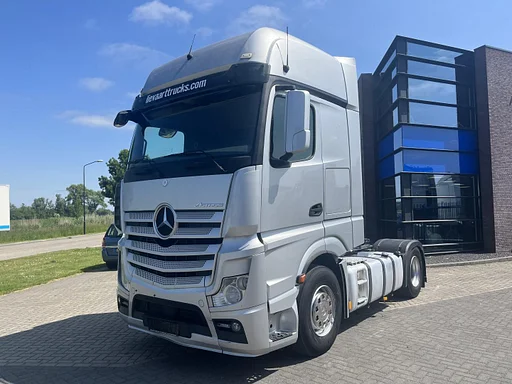 Mercedes-Benz Actros 1845 GigaSpace Euro 6 / Auromatic / 60 % Tires