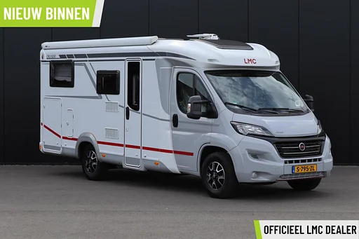 LMC Cruiser V646 140pk Automaat | HEO safe sloten | Thule luifel | Trekhaak | Lengtebedden | Bearlock | Panoramadak | Compact model | Grote garage |