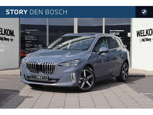 BMW 225 Active Tourer 2 Serie 225e xDrive Automaat / Trekhaak / Sportstoelen / Achteruitrijcamera / Adaptieve LED / Comfort Access / Stoelverwarming / Stuurverwarming