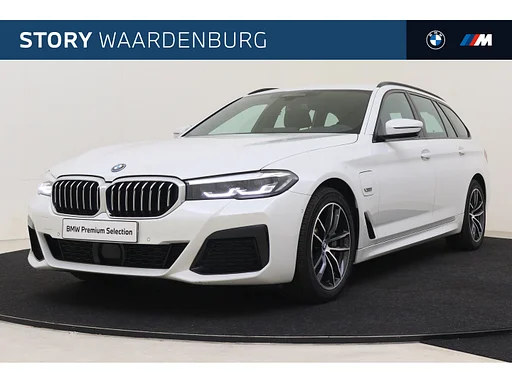 BMW 530 5 Serie Touring 530e xDrive High Executive M Sport automatic / Sportstoelen / Trekhaak / Achteruitrijcamera / Stoelverwarming / Cruise Control / Live Cockpit Professional