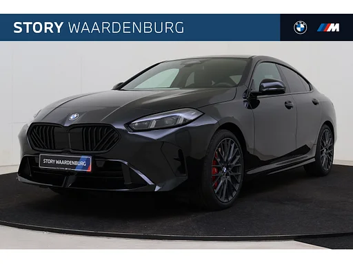 BMW 220 Gran Coupé 2 Serie M Sport Automaat / Panoramadak / Trekhaak / Sportstoelen / Achteruitrijcamera / M Adaptief onderstel / Stuurverwarming / Adaptieve LED / Harman-Kardon