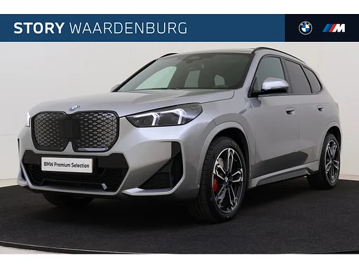 BMW iX1 eDrive20 M Sport / Tetto Pano / auto da rimorchio / sedili sportivi / M Adaptief onderstel / Comfort Access / Adaptieve LED / Achteruitrijcamera / Stuurverwarming