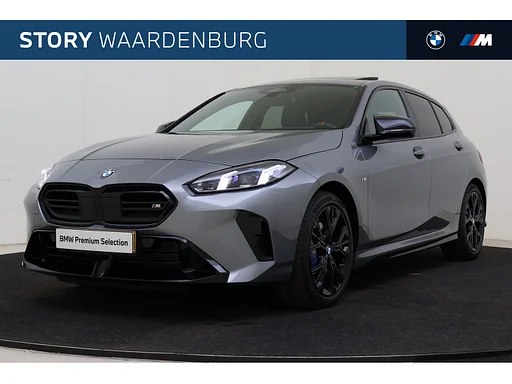 BMW M135 1 Serie xDrive High Executive automatico / auto da rimorchio / sedili sportivi / Adaptieve LED / M Adaptief onderstel / Comfort Access / Parking Assistant Plus / Head-Up / Stuurverwarming