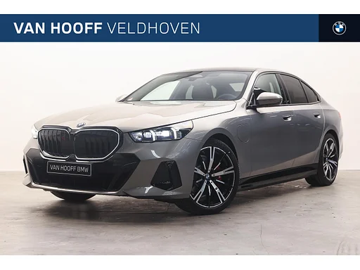 BMW 530 5 Serie 530e M Sport automática / Telhado de pano / Adaptieve LED / Parking Assistant Plus / Comfort Access / Stoelventilatie / Stuurverwarming