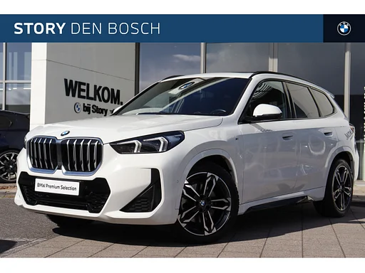 BMW X1 xDrive23i High Executive M Sport automatic / Panoramadak / Head-Up / Adaptieve LED / M Adaptief onderstel / Comfort Access / Parking Assistant Plus / Stoelverwarming