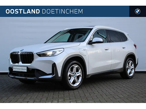 BMW X1 xDrive30e automatico / Tetto Pano / Achteruitrijcamera / Stuurverwarming / Head-Up / Widescreen Display / sedili riscaldati