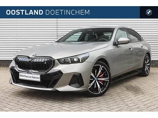 BMW i5 xDrive40 M Sport / Adaptief onderstel professional / Adaptieve LED / Stoelventilatie / Parking Assistant Plus / Comfort Access / Stuurverwarming