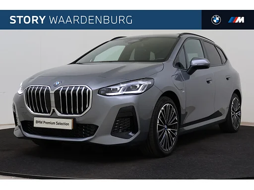 BMW 225 Active Tourer 2 Serie 225e xDrive M Sport Automaat / Panoramadak / Sportstoelen / Comfort Access / Head-Up / Harman-Kardon / Parking Assistant Plus