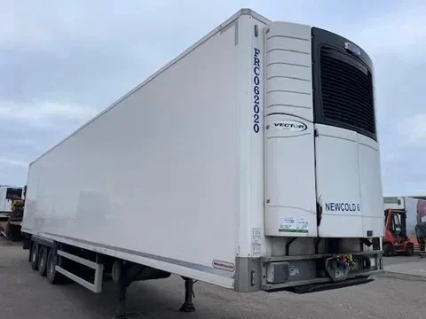 Montracon Carrier 1550 ,BPW drumbrakes, 247 width, 260 cm height, Thermo King