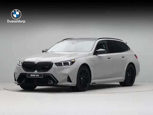 BMW M5 Touring CHALK SOLID