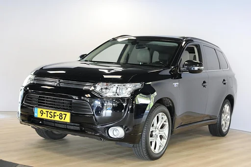 Mitsubishi Outlander 2.0 PHEV Instyle | Schuif- kanteldak | Trekhaak | Leer