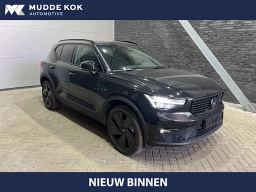 Volvo XC40 B4 Ultra Black Edition | Panoramadak | Trekhaak | 360° Camera | ACC | Stoel+Stuurverwarming
