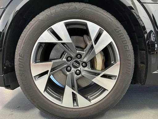 Audi e-tron 55 quattro 95 kWh 408pk S Edition · SOH 96,8% · camera · air suspension · Afneembare trailer coupling · Head-Up Display · Elek. Achterklep · heated seats · 20"Velgen ·