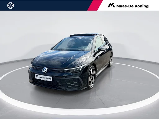 Volkswagen Golf 1.5eHybrid 200kW/272PK Black Style GTE · panorama roof · Leder · trailer coupling · camera · Apple/Android Car Play · Garantie t/m 11-06-2030 of 100000km