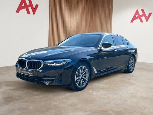 BMW 518 dA Berline * Ambient | carro de reboque | Cockpit Pro