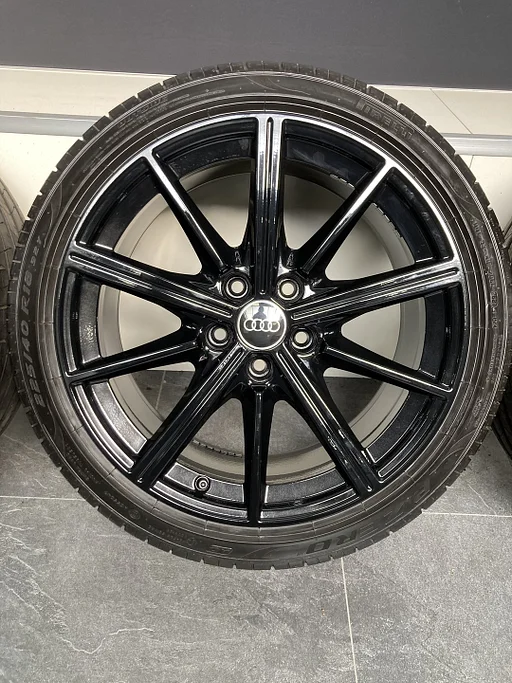 18” originele Audi A3 / S3 8P 8V 8Y velgen + banden 5x112   8Y0 601 025M
