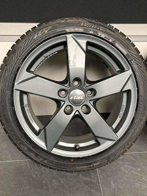 17'' inch Seat Leon Altea XL sport velgen winterbanden 5x112