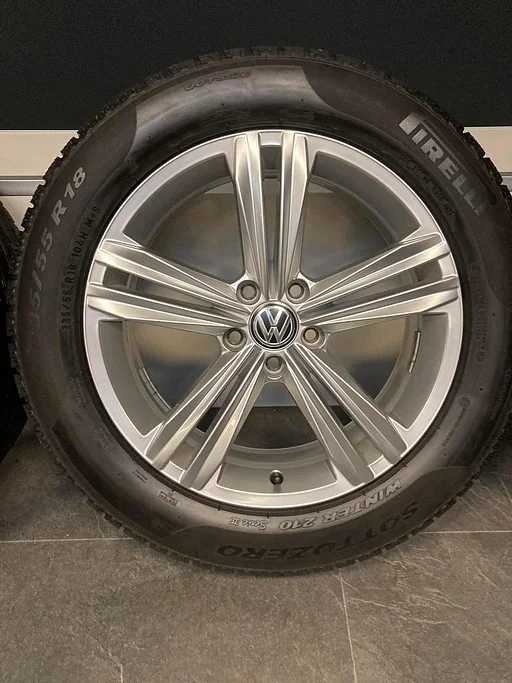 18'' originele Volkswagen Tiguan 5NA velgen + winterbanden 5NA 601 025M