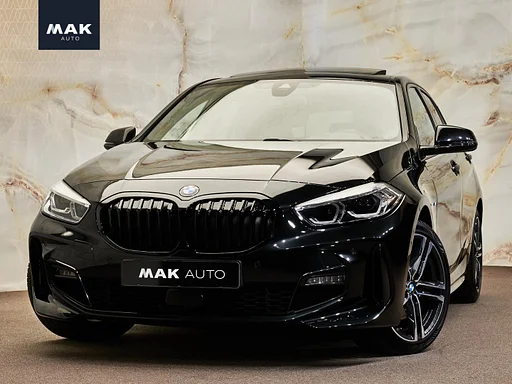 BMW 118 1-serie 118i M Sport, pano, Cruise Control stoelverw, shadow, 18", parking assist., privacy